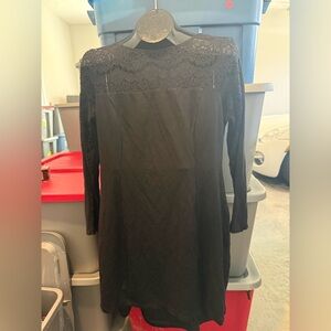 Black Lace-Trim Long Sleeve Dressp13